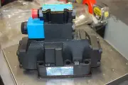 VICKERS F3-DG5S-8-0A-M-FPB3WL-B5-30 4-WAY VALVE 110V/60HZ