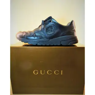 Gucci黑色真皮男運動休閒鞋 (made in Italy ) 型號225146(尺碼7+)