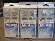18 Snelled Mustad Fishing 641 Beak Bait Holder BaitHolder Fish Hooks - Size 10