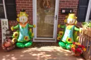 Airloonz balloon scarecrow