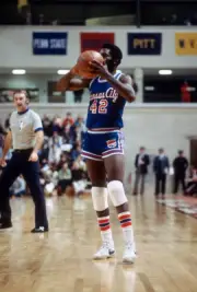 Lucius Allen Kansas City Kings looks to pass the ball at an NBA ba- Old Photo