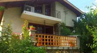 Къща за гости Каза Роза - Swiss Style Chalet Casa Rosa Guest House