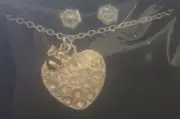 AVON bee honey comb heart pendant Necklace Stud Earring gift set silver tone CZ