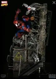 Iron studios Spiderman 1/4 Legacy Scale Diorama Statue Marvel