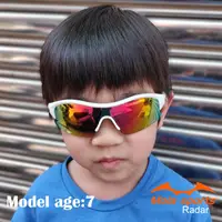 在飛比找蝦皮商城精選優惠-運動兒童太陽眼鏡 品牌  8-14歲 男女 UV400 白框