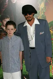Actors Johnny Depp Freddie Highmore arrive UK Premiere of Charlie - Old Photo 18