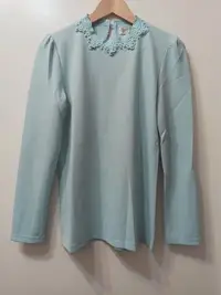 在飛比找Yahoo!奇摩拍賣優惠-轉賣 東京著衣 YOCO 珍珠蕾絲領素色上衣 藍色M號