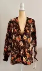 Vintage Peaches Autumn Scrub Top Fall Leaves Pumpkin Orange Brown Pockets Sz XS