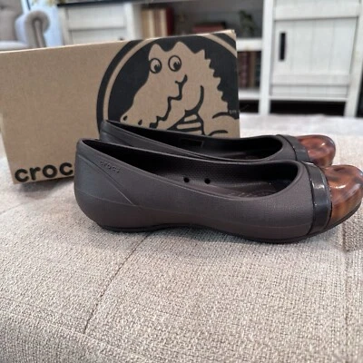 ⭐️⭐️ NEW Crocs Womens Tortoise Shell Cap Toe flat Heel mahogany Slip On Size 5
