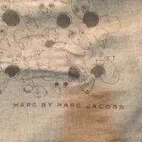 在飛比找蝦皮購物優惠-MARC BY MARC JACOBS大絲巾 圍巾 方巾 蓮