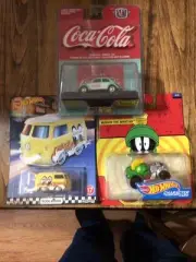 Hot Wheels M2Machines Coca Cola - Boulevard Kool Kombi Looney Tunes Marvin