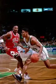 Rick Fox Boston Celtics drives v Scottie Pippen Chicago Bulls play- Old Photo