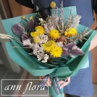 在飛比找momo購物網優惠-【ann flora】黃紫色系乾燥畢業花束(主要為各式乾燥花