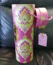 Cylinder Gift Box for Bottle "Cheers!" w/Lid Pink/Gold Raymond Wailes New