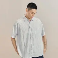 在飛比找momo購物網優惠-【JERSCY】褶皺紋理配色條紋襯衫(上衣 男生上衣 上衣男