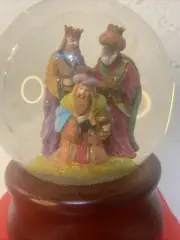 Holiday lane macys three kings holy night musical snow globe