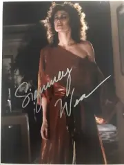 Sigourney Weaver Signed Ghostbusters 8x10 Photo With COA