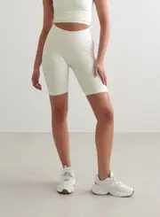 [aim'n] Off-White Ribbed Seamless Biker Shorts