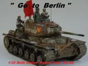 1/35 Built Soviet Heavy Tank KV-85 with 6 Figures