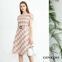 在飛比找momo購物網優惠-【GINKOO 俊克】腰部繫袋格紋洋裝