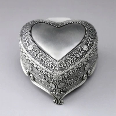 TIN ALLOY HEART SHAPE MUSIC BOX ♫ Part of your World ♫
