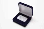 Blue Velvet Box & Airtite Holder Capsule for 1 oz Silver Bar, Horizontal Display