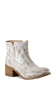 Diba True Walnut Grove Bootie in White at Nordstrom, Size 9