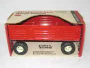 1/16 INTERNATIONAL HARVESTER BARGE WAGON NIB very nice box 1980 vintage