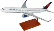 Delta Airlines Boeing 767-300 New Hue Desk Top Display 1/100 Model SC Airplane