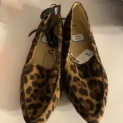 Time and Tru ~ Women's Size 8 Wide Width ~ Pointed Toe ~ Casual ~ Flat Shoes
