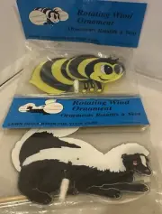 Vintage Tucker Plastics Rotating Wind Lawn Ornaments Bumble Bee & Skunk 18” Rod￼