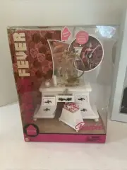 2005 BARBIE FASHION FEVER VANITY/MIRROR, beaded lamp, stool, cosmetics HTF NRFB