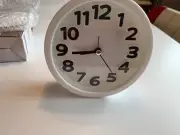 4.5 Analog Alarm Clock Silent Easy Readable for Seniors AA Battery Included
