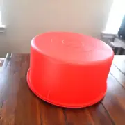 Tupperware Round Cake Taker Classic Cake Carrier Red Passion Color