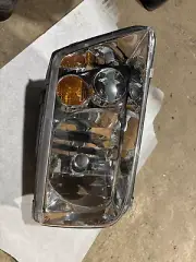 Eagle Eyes VW Jetta 2002-2006 Passenger Side Headlight VW088-A111R