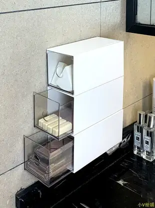 小V優購棟哈壁掛式收納盒家用免打孔浴室衛生間化妝棉簽透明分格置物盒