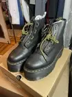 Dr. Martens Sinclair W9. Quad Retro Max. Color Black NIB