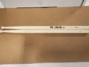 Vic Firth SRH Corpsmaster Signature Ralph Hardimon Marching Drumsticks - Hickory