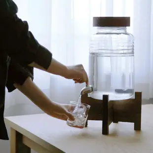 【小宅私物】 ADERIA 日本製附木架燒酌瓶 5L 大容量玻璃冷水壺 飲料壺 附專屬木架 (8折)