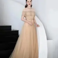 在飛比找momo購物網優惠-【女神婚紗禮服】高端鑲鑽露肩宴會晚禮服LA70352 金色(