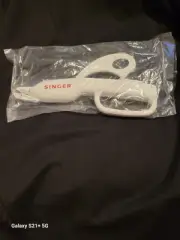 SINGER Electric Scissors Cordless SMART White Fabric Cutters Battery Powered NEW