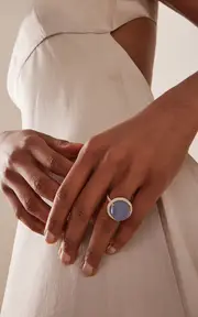 [Goshwara] 18K Yellow Gold Chalcedony Cabochon Ring