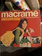 Vtg 1971 Hasbro MACRAME HOW TO, PATTERNS & CORD Belt Purse Jewelry Expressions