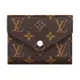 LV M62360 VICTORINE經典花紋LOGO Monogram帆布6卡扣式短夾(芭蕾粉)