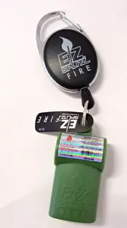 EZ Spliz Fire Lighter Leash Retractable Lighter Holder w/Blunt Splitter - Green