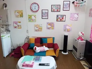 Hello Kitty room/5min from Subway and Airport Bus