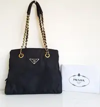 在飛比找Yahoo!奇摩拍賣優惠-PRADA  經典 LOGO   小羊皮金鍊  肩背包   