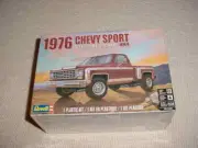 Revell 1976 Chevy Sport Stepside Pickup 4x4 ,1:24 , Model Kit # 85-4486 (NISB)