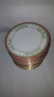 6 Mikasa Holiday Traditions L3475 Holly /Berries Gold Trim Bread Butter Plates