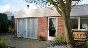 Modern bungalow on lake in South Holland near the North Sea